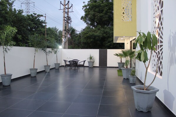 Outdoor wedding area - Hotel Sai (Bawal)