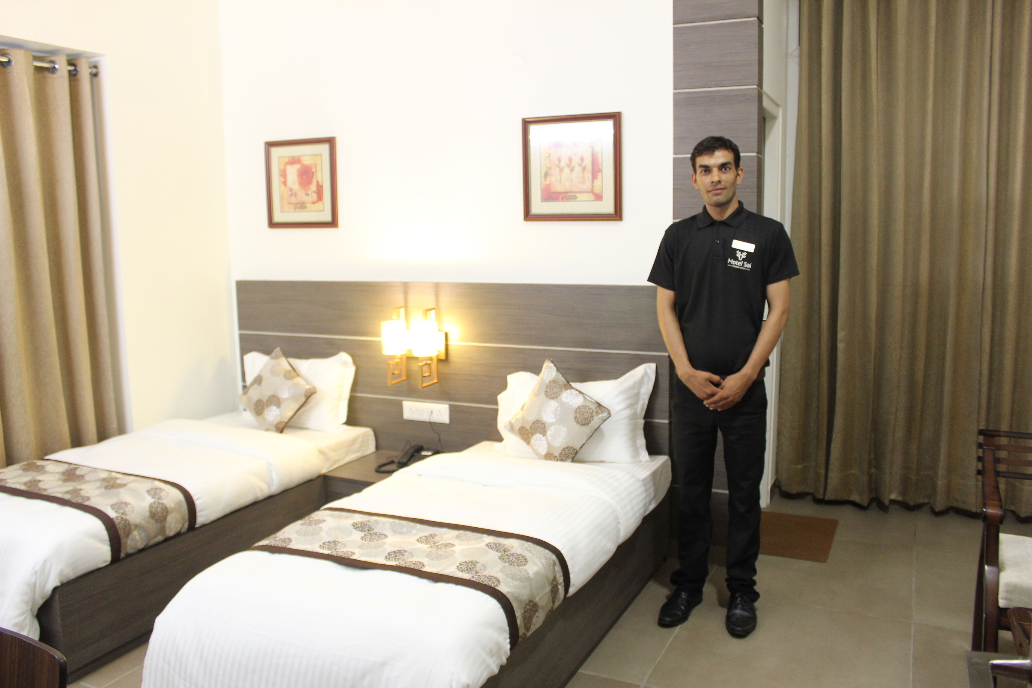 Deluxe Double Room | Living room | Flat-screen TV