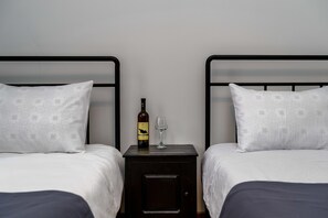 Basic Double or Twin Room | Free WiFi - Hotel Grape House (Tbilisi)