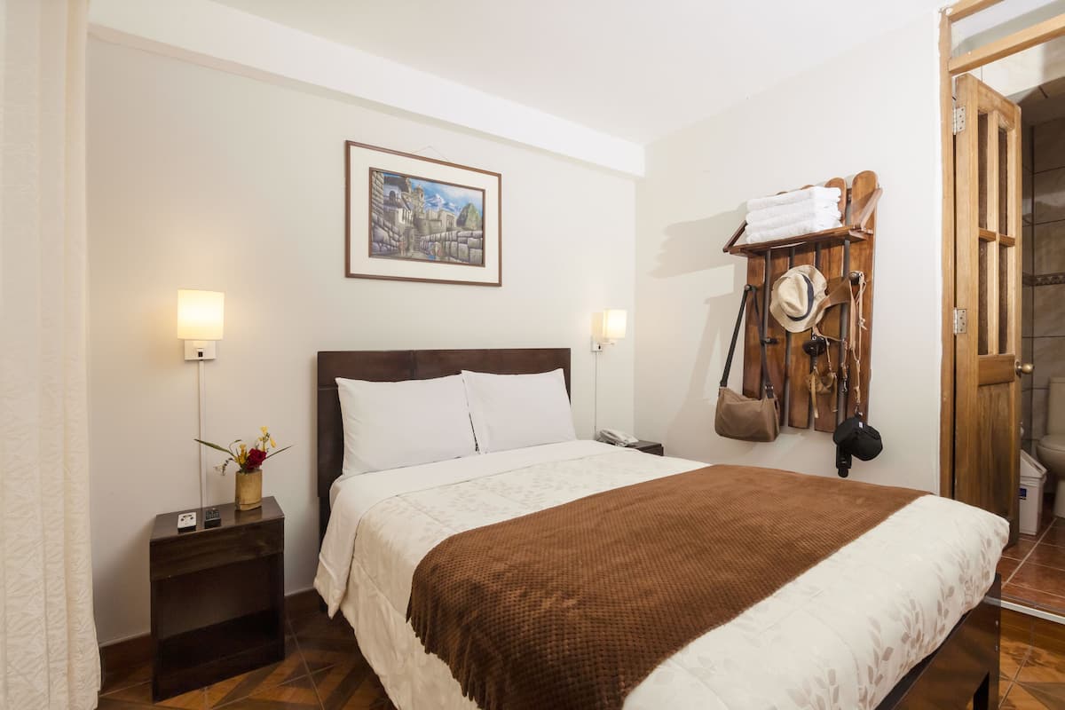 Standard Double Room | Free WiFi, bed sheets