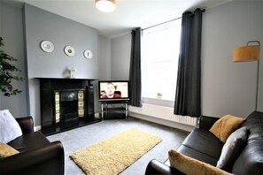 Superior Apartment | Living area | 45-inch flat-screen TV with digital channels, TV - Nelson Serviced Apartments (Gloucester)