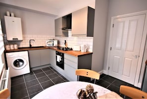 Deluxe Apartment | Private kitchen | Full-sized fridge, microwave, oven, stovetop