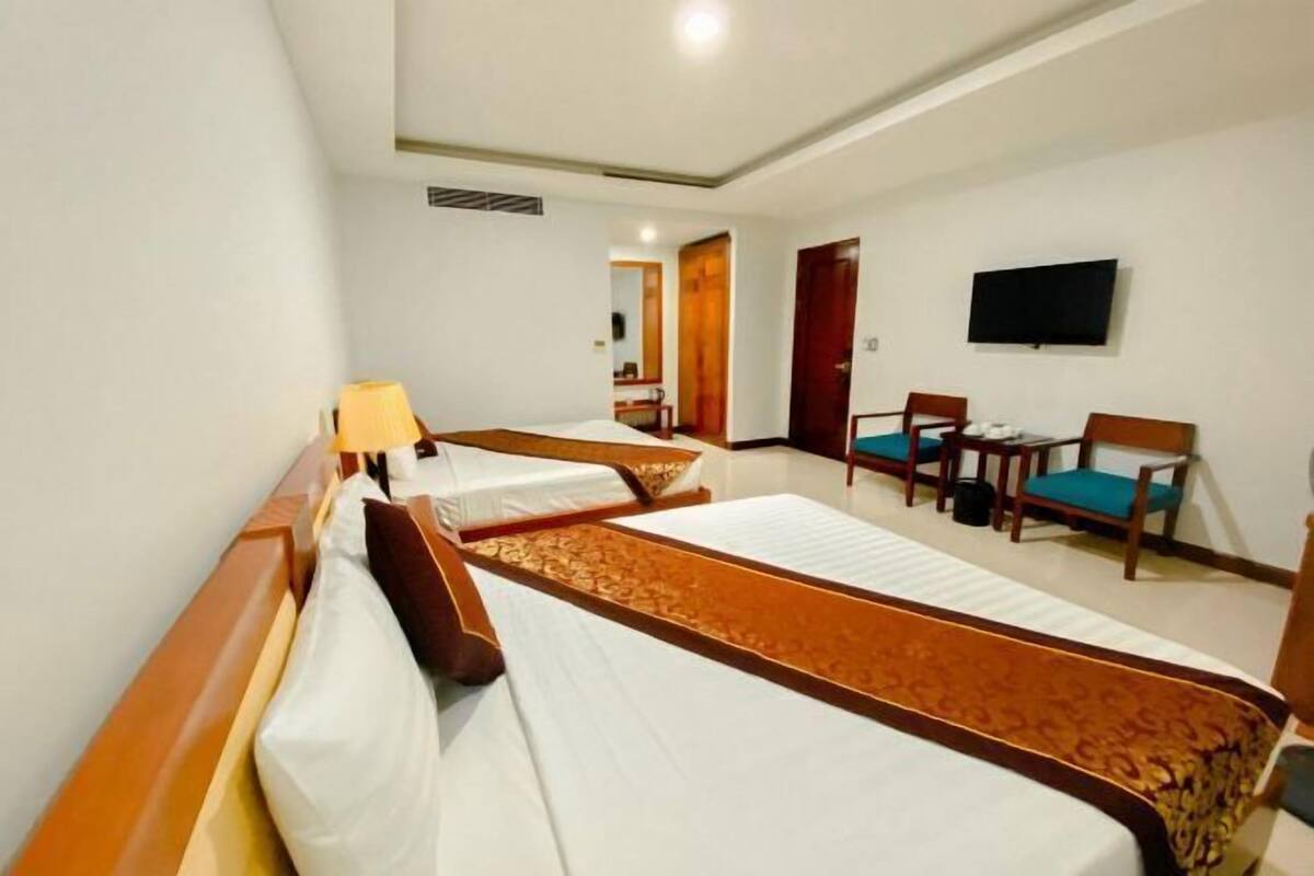 1 dormitori, minibar i escriptori