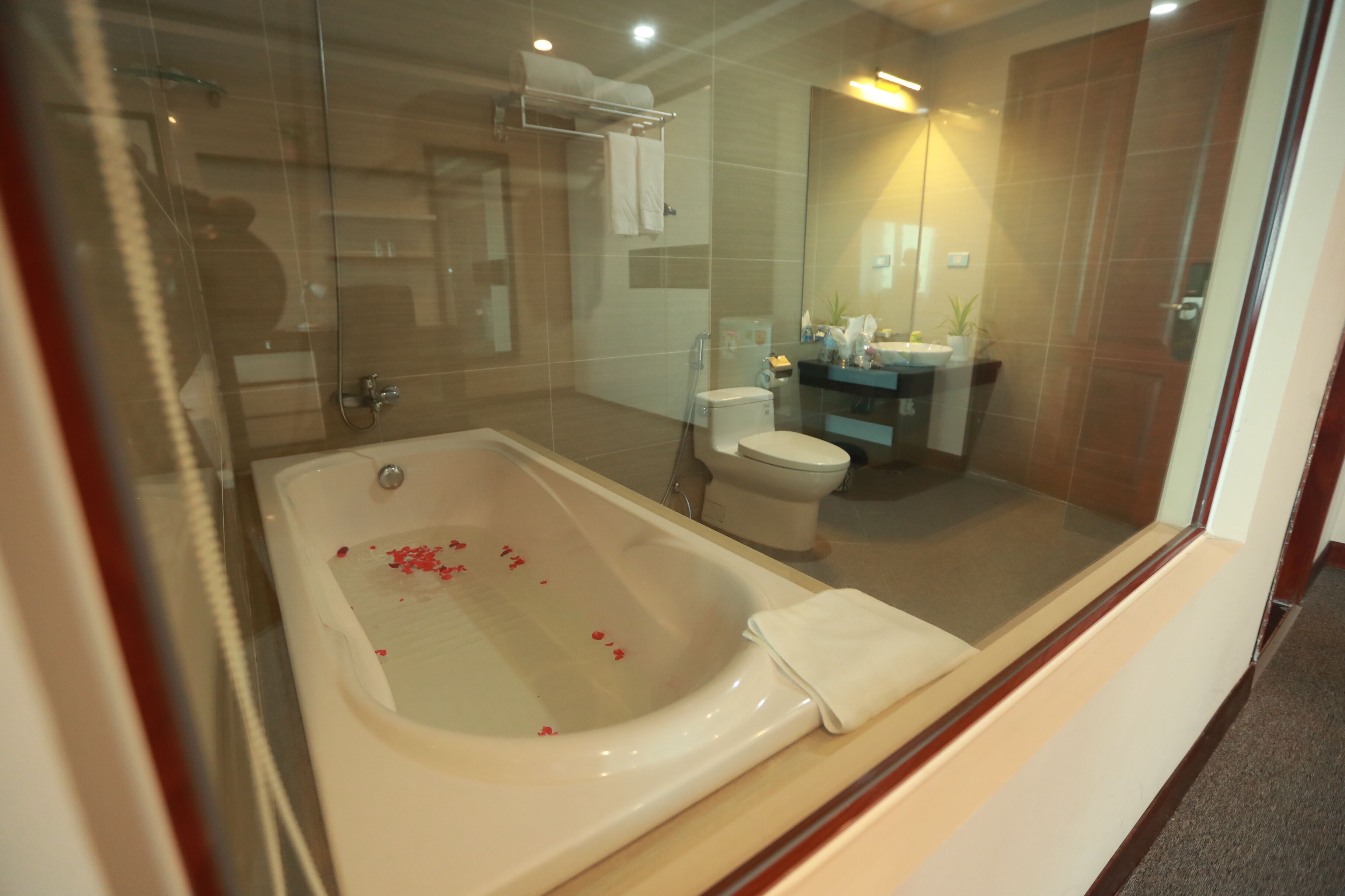 Suite Junior | Kamar mandi | Perlengkapan mandi gratis, pengering rambut, sandal, dan kloset