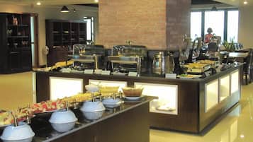 Breakfast, lunch, dinner served; local and international cuisine