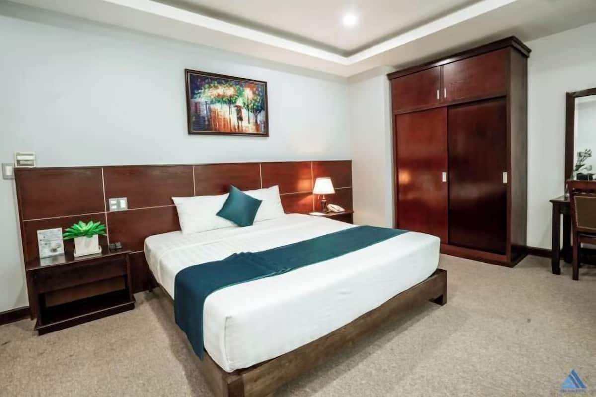 Minibar, escritorio, espacio para trabajar con un portátil