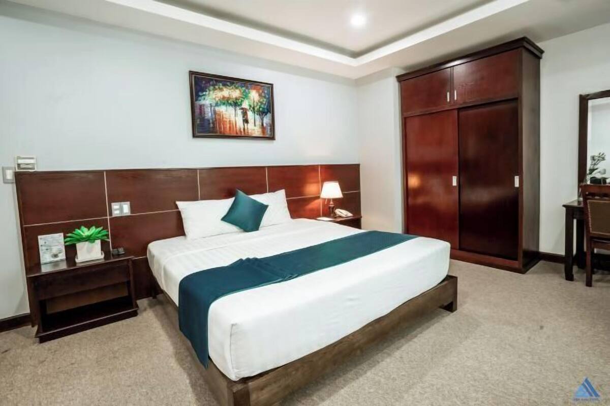 1 dormitori, minibar i escriptori