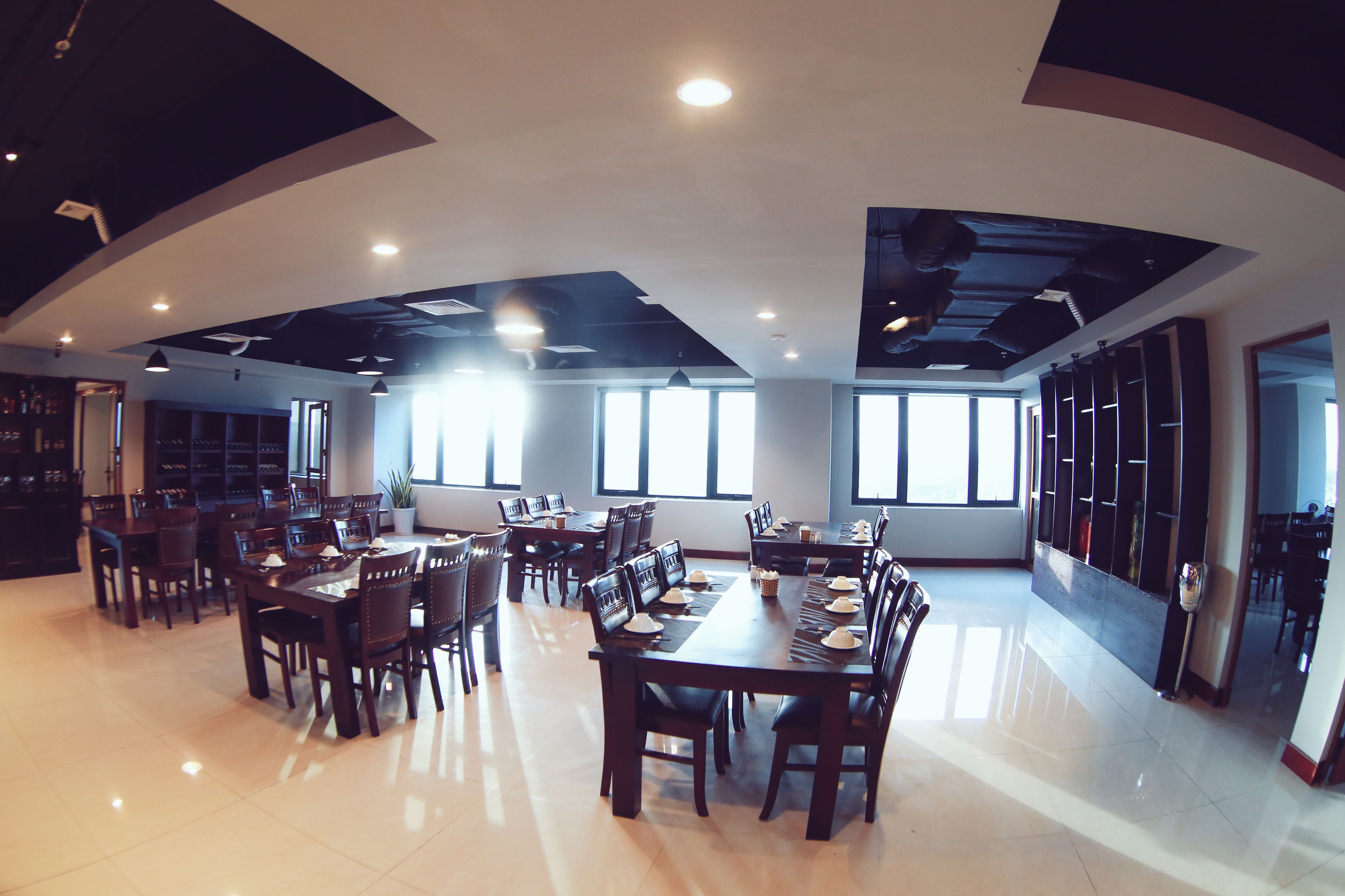 Breakfast, lunch, dinner served; local and international cuisine 