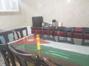 City Shared Dormitory | Shared kitchen | Fridge, microwave, oven, stovetop - Youth guest house (Wadi Musa)