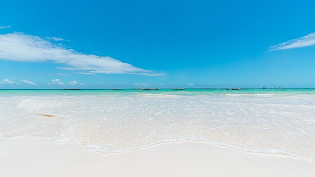 A beach with clear turquoise water and white sand. - ARYA Boutique Resort (Kiwengwa)