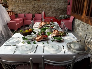 Breakfast, lunch, dinner served; Turkish cuisine