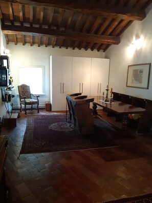 Suite | Living area | TV - Country Residence Turicchi (Dicomano)