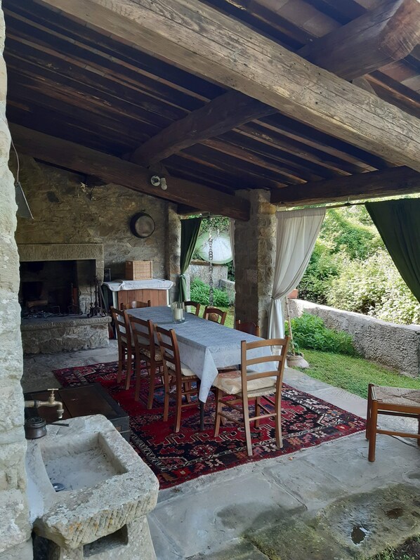 Daily full breakfast (EUR 7 per person)