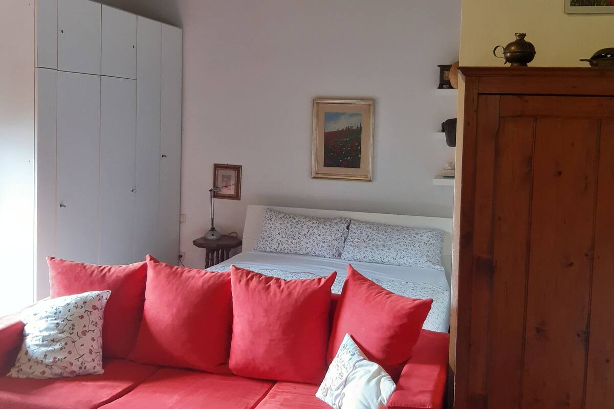 Apartment | 1 bedroom, desk, blackout drapes, soundproofing