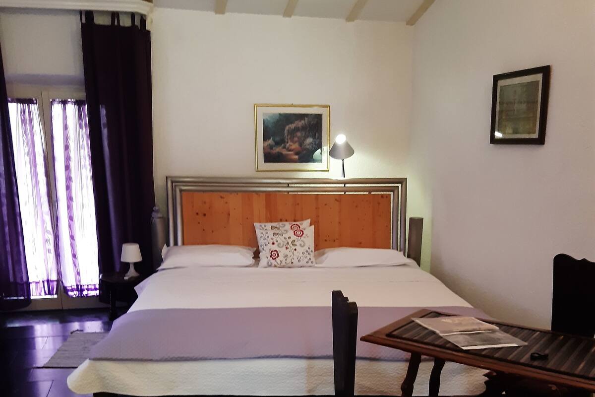 Suite | 1 bedroom, desk, blackout drapes, soundproofing