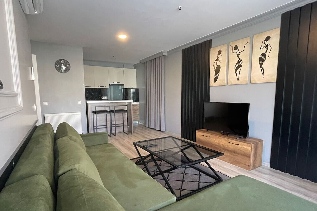 Luxury Condo, 1 Bedroom | Living area