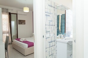 Standard Room, 1 Bedroom | Bathroom | Shower, free toiletries, hair dryer, bathrobes - La Dimora Di Segesta B&B (Calatafimi)