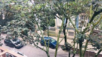 Bed in a Shared Mixed Dormitory ( 12 pax) | Vue sur la rue