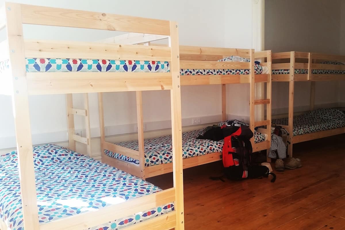 Bed in a Shared Mixed Dormitory ( 12 pax) | Wi-Fi gratuito, lenzuola