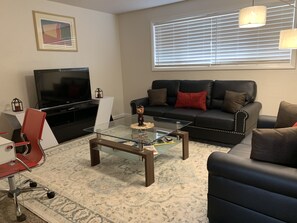 商務公寓, 2 間臥室, 廚房 (The Palace) | 客廳 | 60 吋智能電視連衛星電視頻道、電視、Netflix