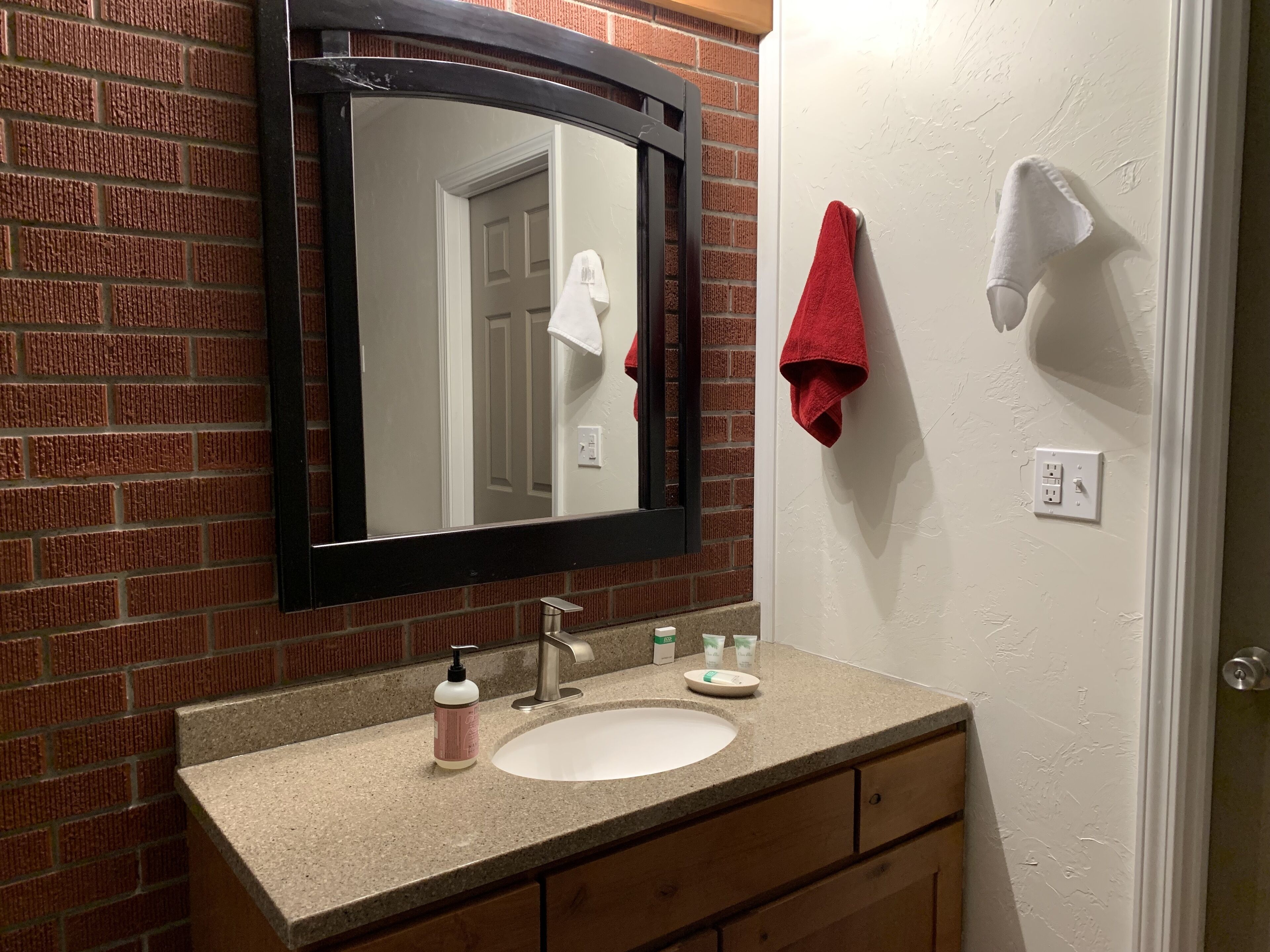 Apartamento Business, 1 habitación, cocina, vistas al patio | Baño | Bañera profunda y cabezal de ducha tipo lluvia