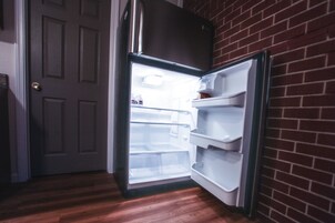 Business Apartment, 1 Bedroom, Kitchen, Courtyard View | Private kitchen | Full-size fridge, oven, stovetop, dishwasher