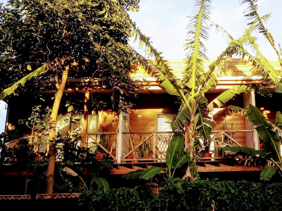 Vista frontal de la propiedad