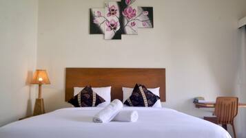 Desk, rollaway beds, free WiFi