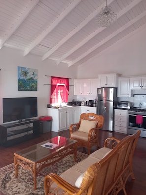 55-inch flat-screen TV with cable channels, TV, Netflix - Seaview Condos (Gros Islet)