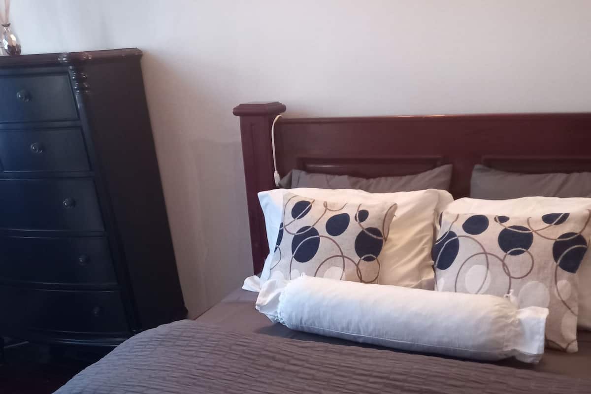 2 bedrooms, individually furnished, iron/ironing board, free WiFi