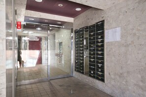 Interior entrance - Sumiyoshi apartment (Fukuoka)