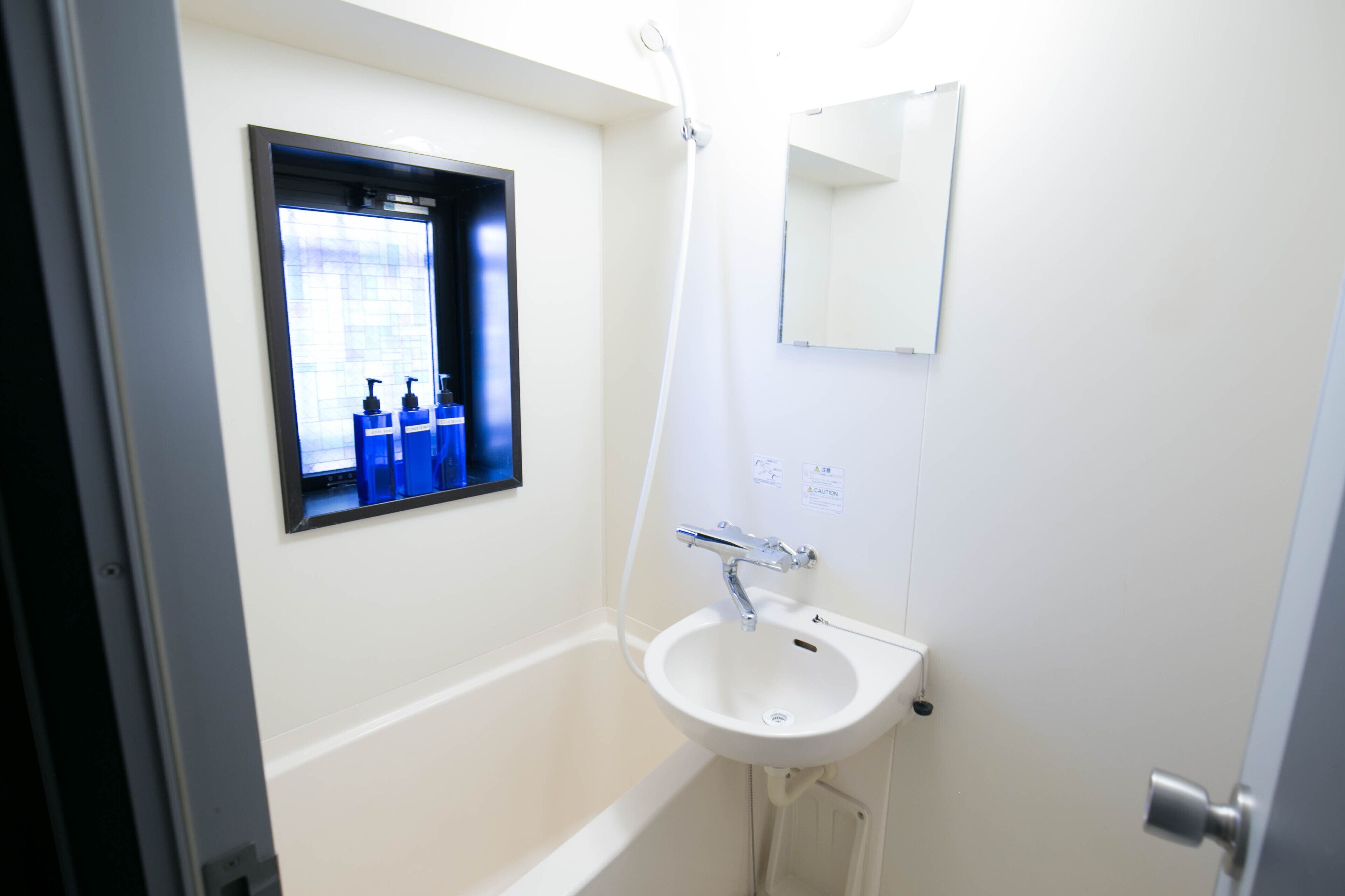 Combined shower/bathtub, free toiletries, hair dryer, bidet