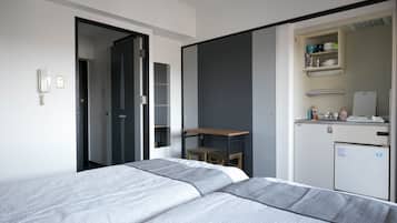 Tomannsrom – deluxe | Individuelt dekorert, skrivebord, blendingsgardiner og lydisolert