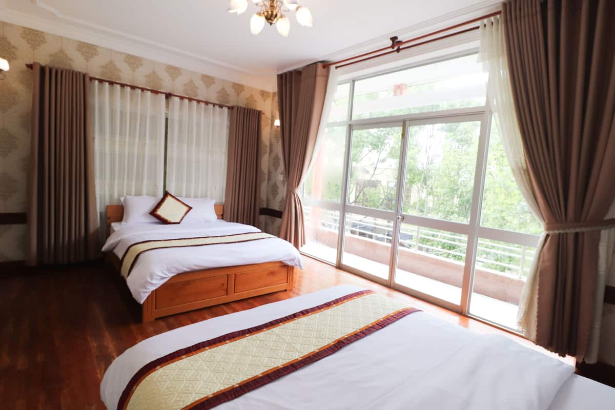 Family Room | 1 bedroom, minibar, desk, blackout curtains
