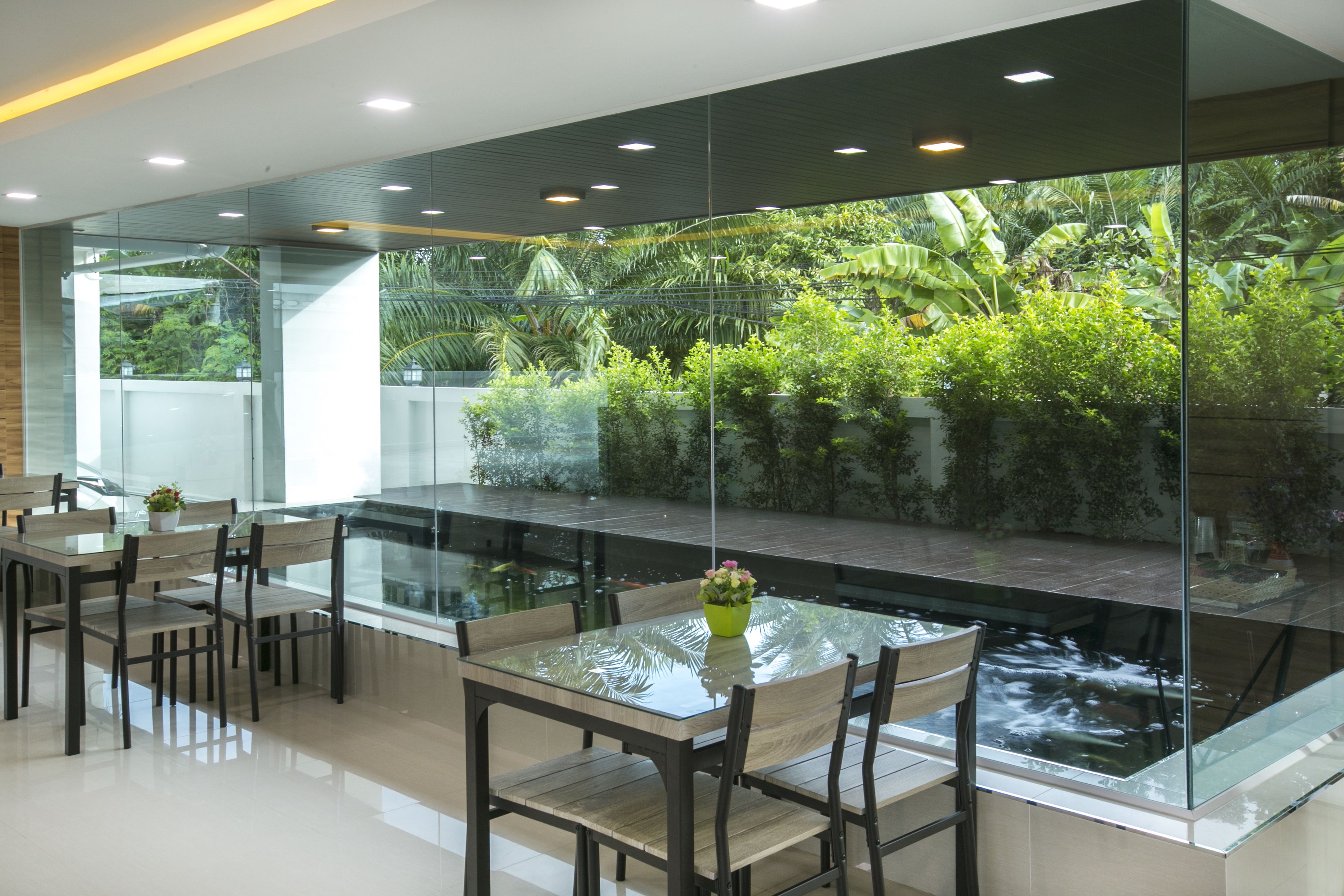 อาหารเช้าแบบท้องถิ่นทุกวัน (THB 150 ต่อคน)