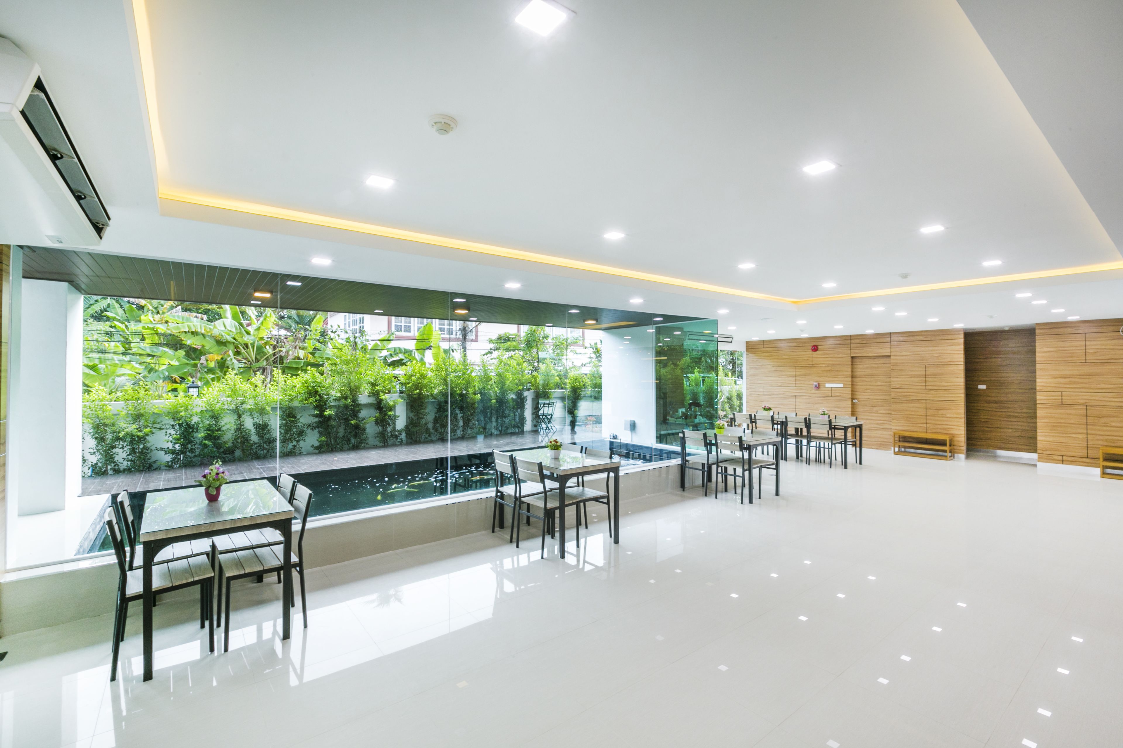 อาหารเช้าแบบท้องถิ่นทุกวัน (THB 150 ต่อคน)