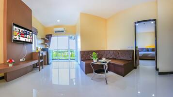 Deluxe Double Room | Living area