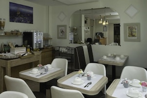 Continental breakfast on weekends (EUR 12 per person)