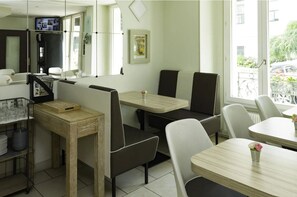 Continental breakfast on weekends (EUR 12 per person)