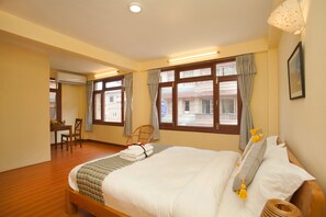 1 bedroom, desk, free WiFi - Peace & Joy Guest House (Lalitpur)