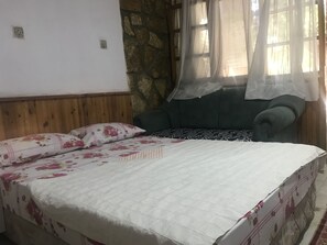 Kahden hengen standard-huone | Työpöytä, ilmainen Wi-Fi