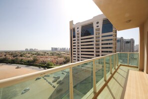 Apartment | Balcony - Signature Holiday Home-Elite Residence 1 (Dubai)