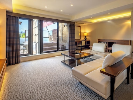 Deluxe Twin Room A with Open Air Bath | Premium bedding, down comforters, minibar, in-room safe. Hotel Riverte Kyoto Kamogawa