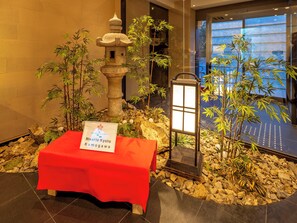 Interior entrance - Hotel Riverte Kyoto Kamogawa (Kyoto)