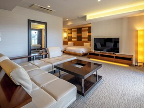 Deluxe Twin Room A with Open Air Bath | Living area | 40-inch flat-screen TV with digital channels, TV - Hotel Riverte Kyoto Kamogawa (Kyoto)