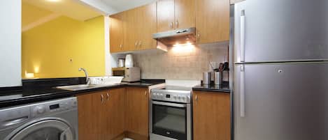 Studio | Private kitchen | Full-sized fridge, microwave, oven, stovetop