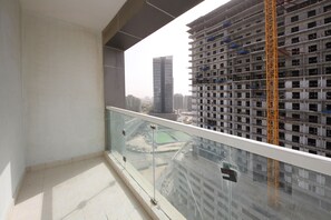 Balcony - Signature Holiday Home - Red Residence (Dubai)