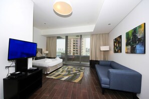 Studio | Living room | Flat-screen TV - Signature Holiday Home - Matrix Tower (Dubai)