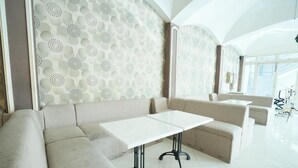 Dining - OYO 1239 Mojokerto Classic Homestay (Mojokerto)
