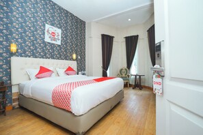 1 bedroom, desk, free WiFi, bed sheets